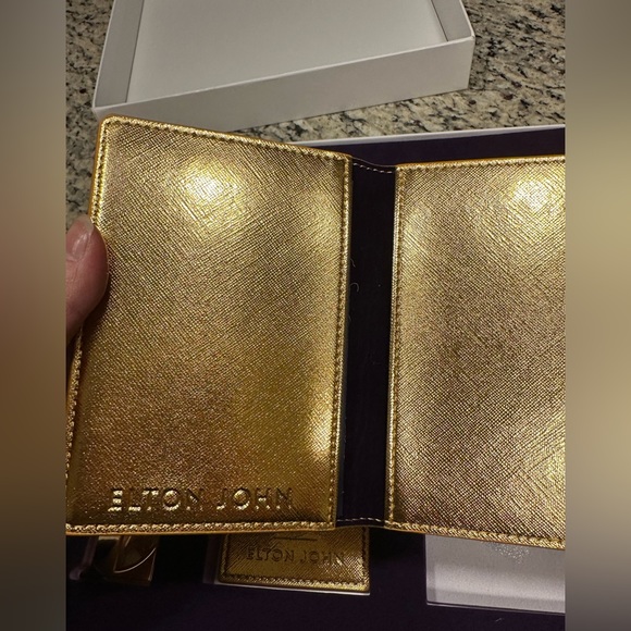 New Elton John VIP Gift Box - Picture 2 of 6